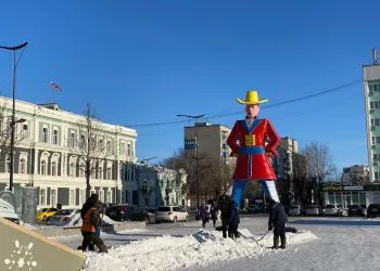 Гулливер, Светозар и тройка лошадей поселились на главной площади Благовещенска